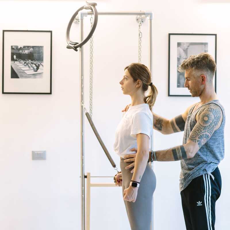 Private Pilates Class for beginers with professional pilates instructor Jeroen Vancoillie at Pilates Rebels Studio Herent Leuven
